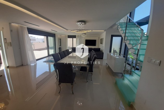 Resale - Villa -
San Miguel de Salinas - Inland