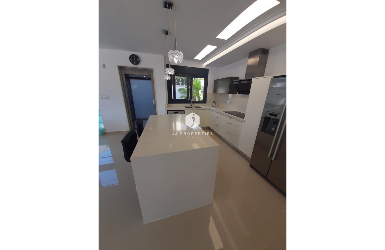 Resale - Villa -
San Miguel de Salinas - Inland