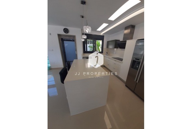 Resale - Villa -
San Miguel de Salinas - Inland