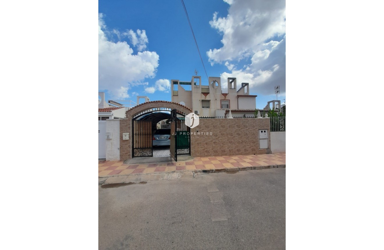 Resale - Chalet -
Torrevieja - Costa Blanca