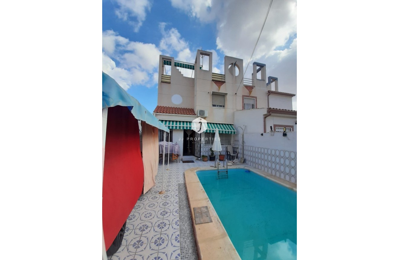 Resale - Chalet -
Torrevieja - Costa Blanca