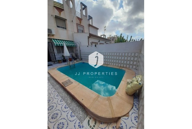 Resale - Chalet -
Torrevieja - Costa Blanca