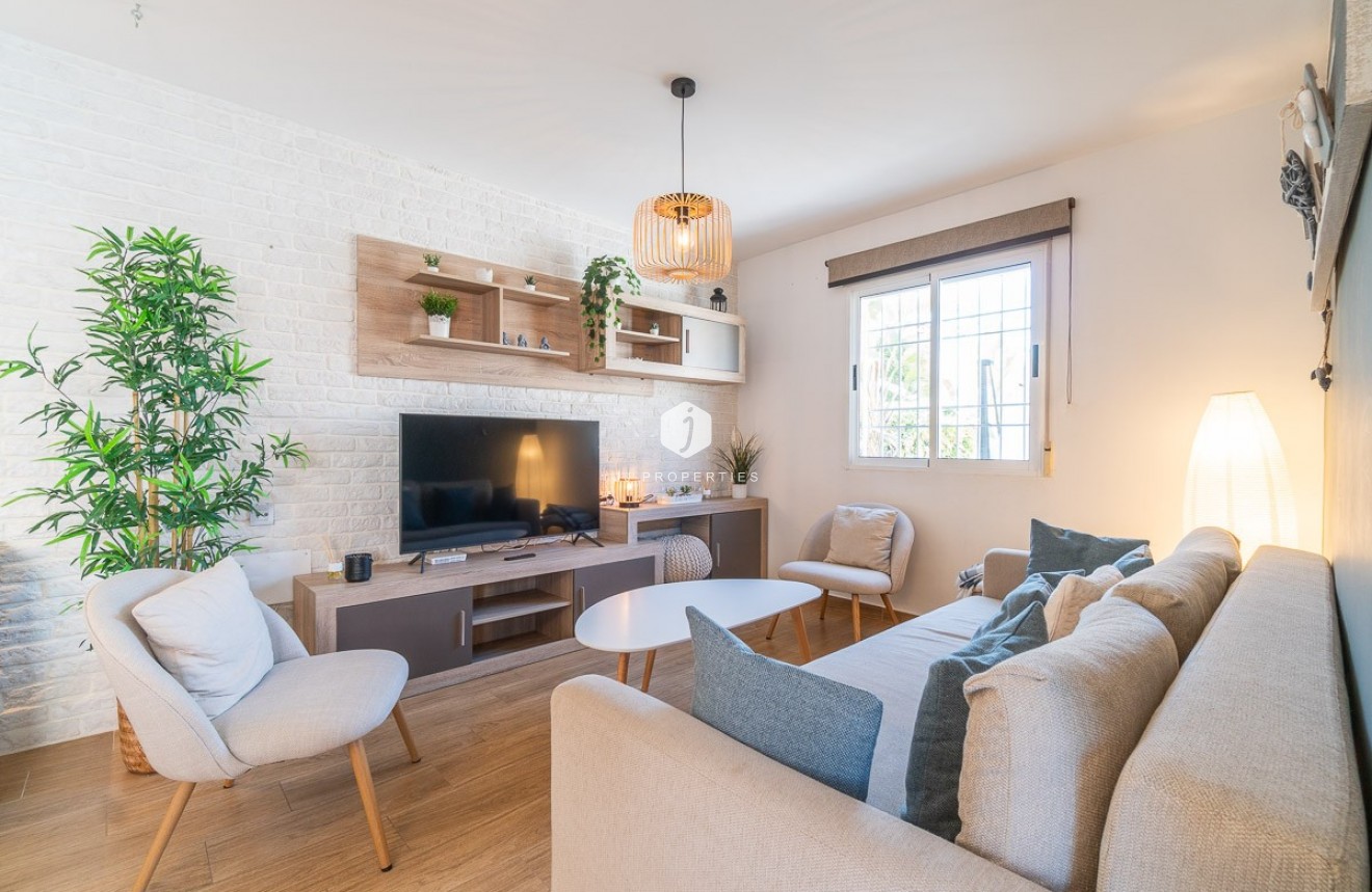 Resale - Chalet -
Torrevieja - Costa Blanca