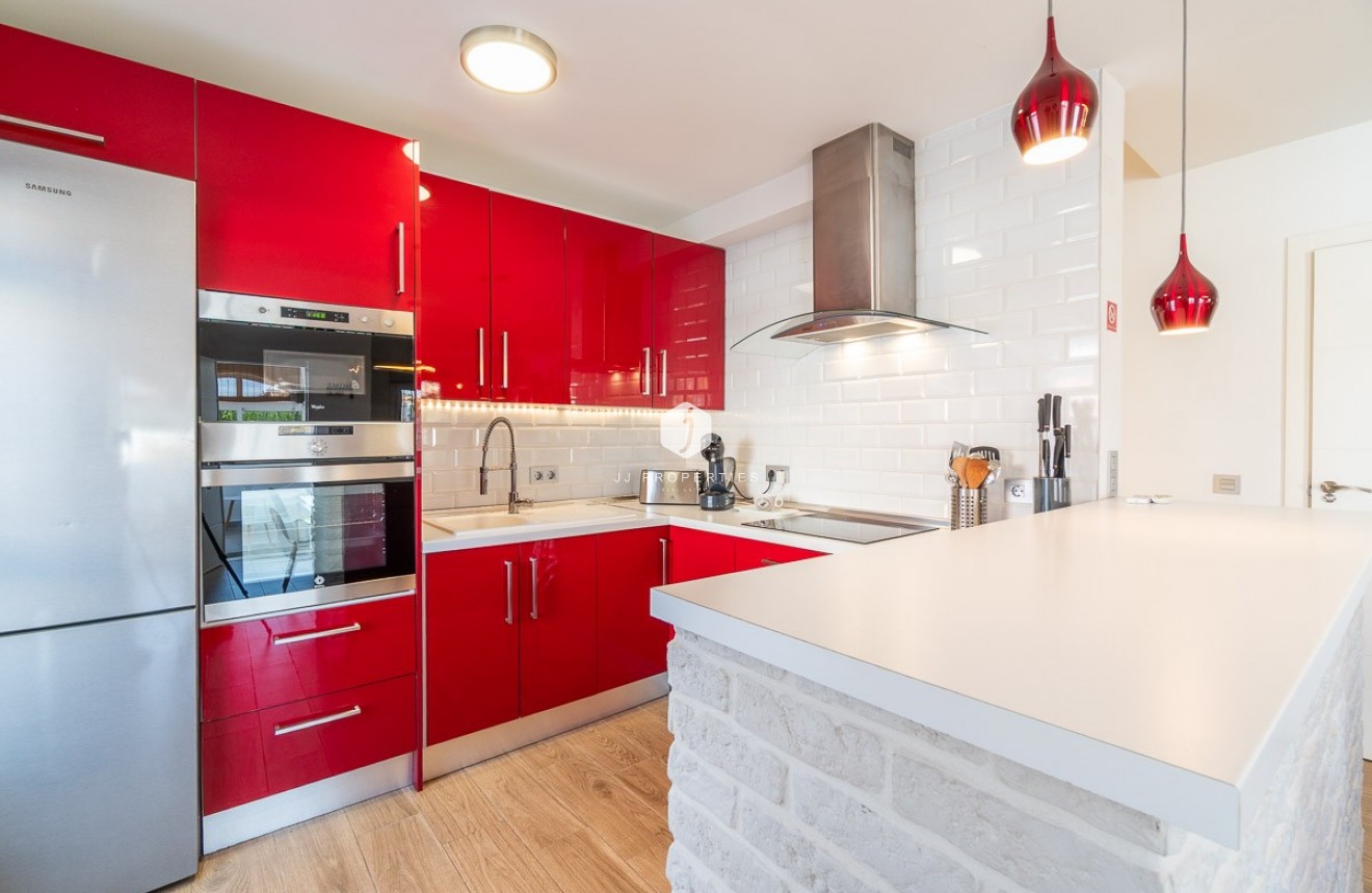 Resale - Chalet -
Torrevieja - Costa Blanca