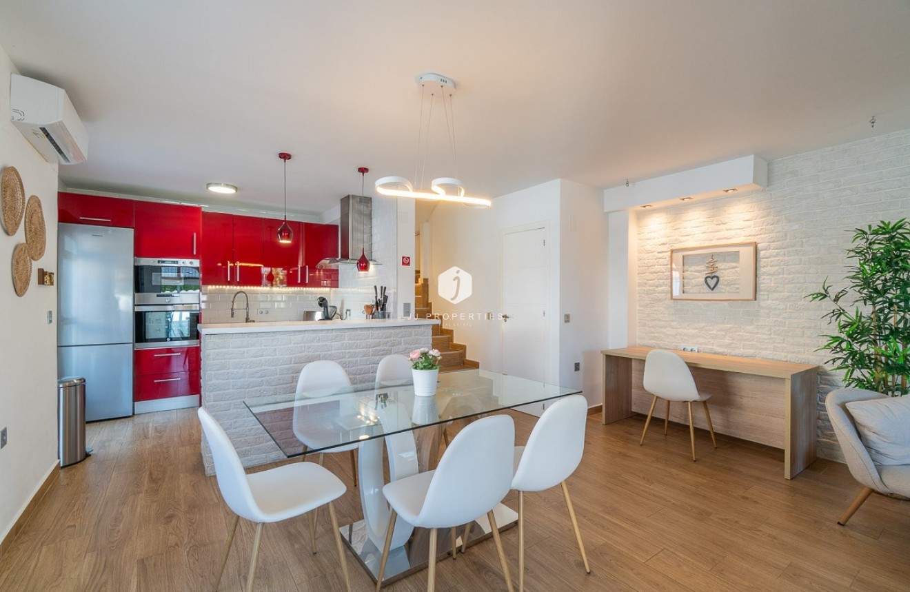 Resale - Chalet -
Torrevieja - Costa Blanca