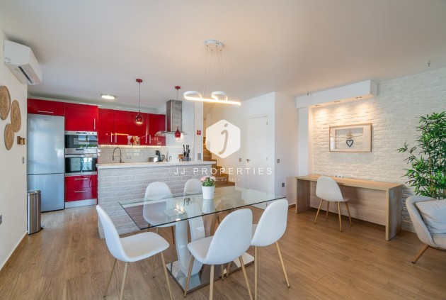 Resale - Chalet -
Torrevieja - Costa Blanca