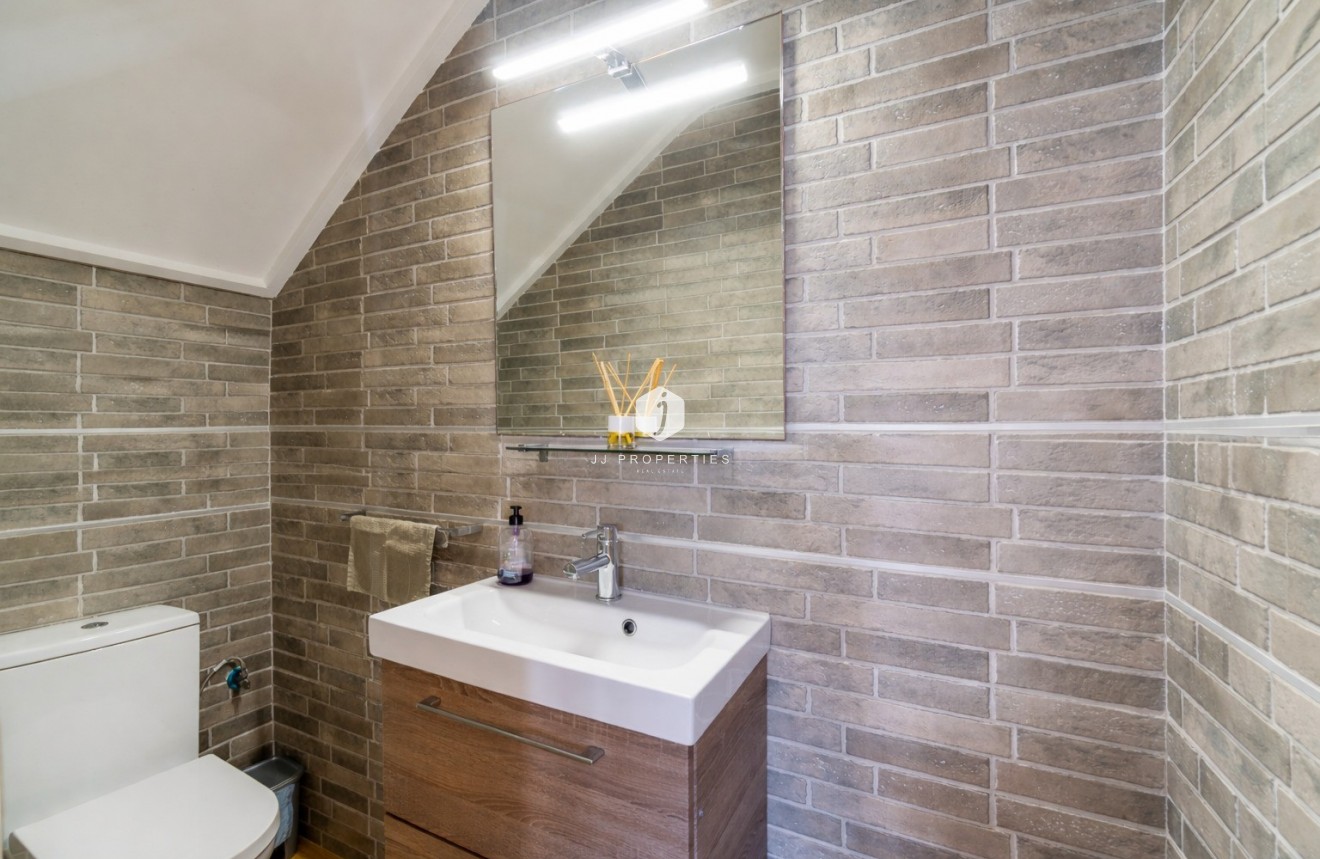 Resale - Chalet -
Torrevieja - Costa Blanca