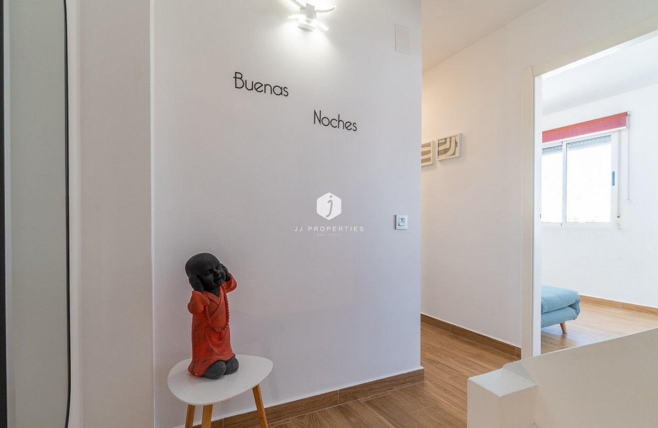 Resale - Chalet -
Torrevieja - Costa Blanca