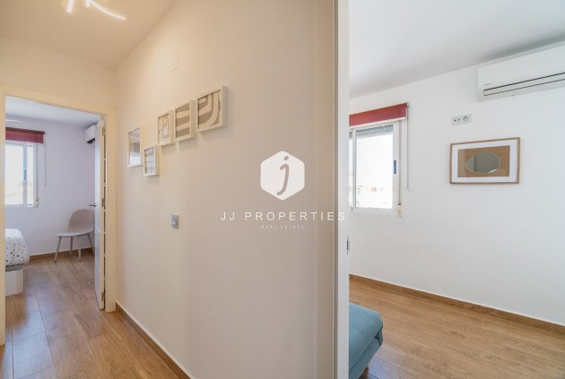 Resale - Chalet -
Torrevieja - Costa Blanca