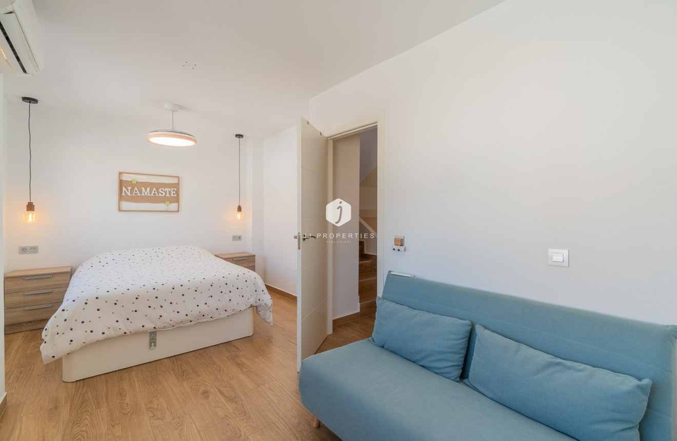 Resale - Chalet -
Torrevieja - Costa Blanca