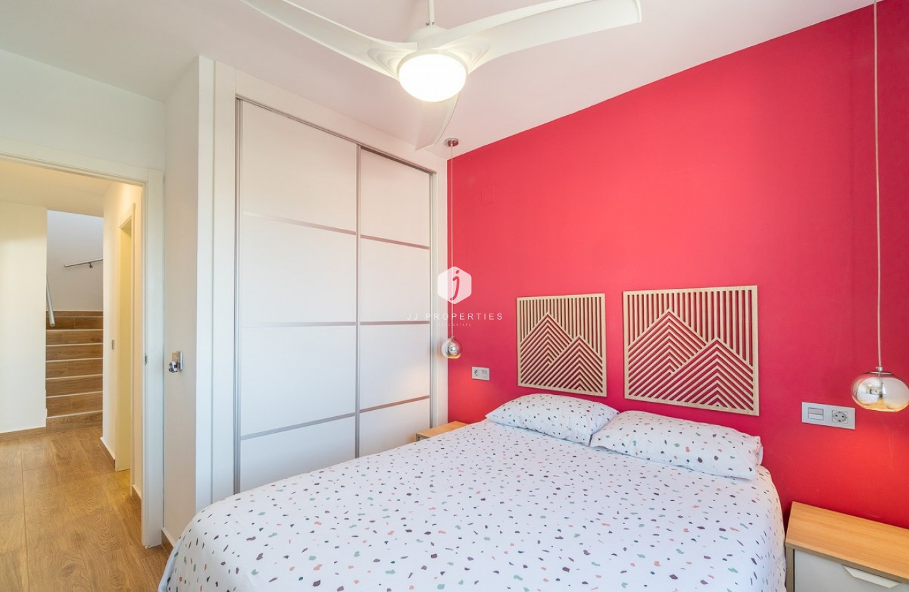 Resale - Chalet -
Torrevieja - Costa Blanca