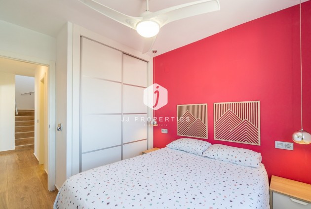 Resale - Chalet -
Torrevieja - Costa Blanca