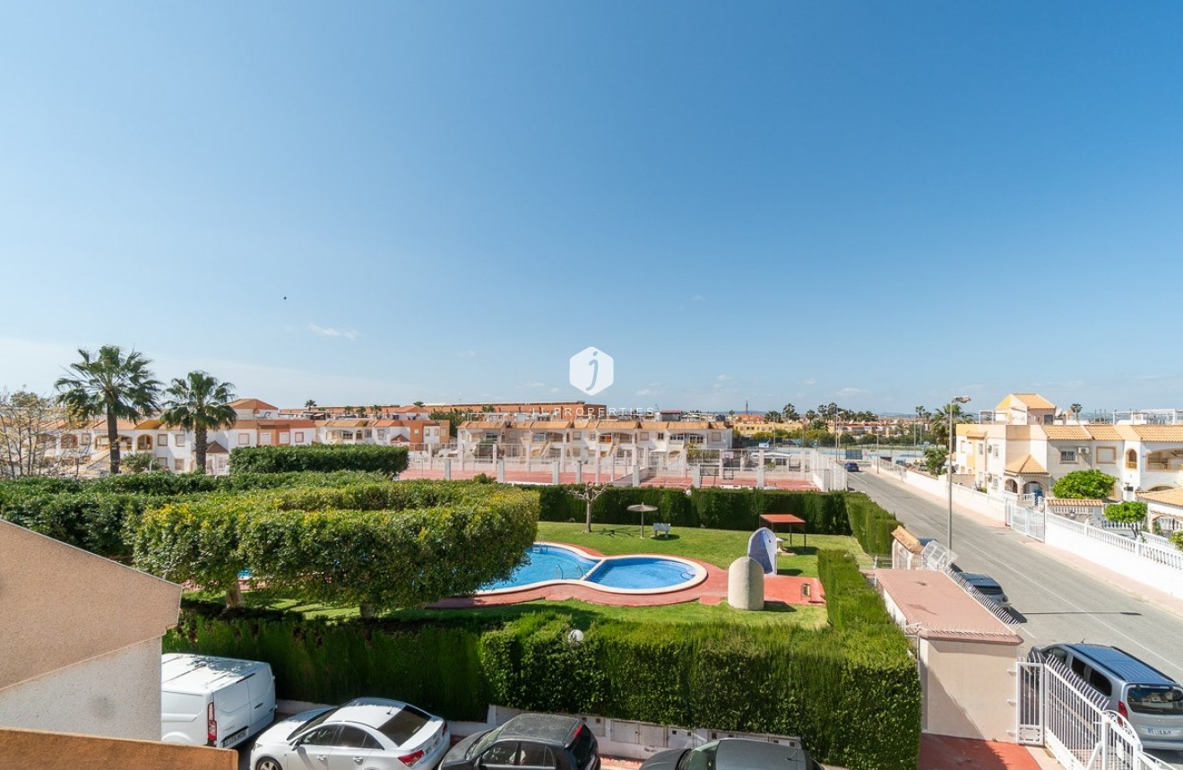 Resale - Chalet -
Torrevieja - Costa Blanca