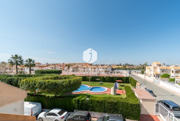 Resale - Chalet -
Torrevieja - Costa Blanca