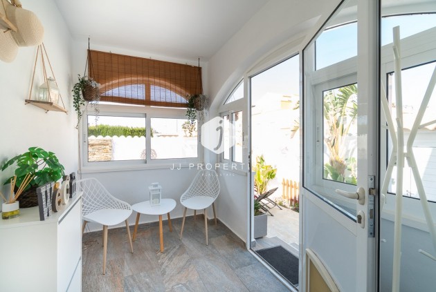 Resale - Chalet -
Torrevieja - Costa Blanca