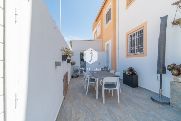 Resale - Chalet -
Torrevieja - Costa Blanca