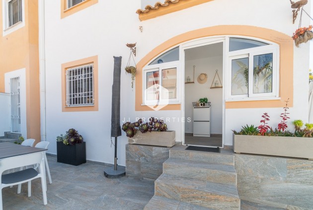 Resale - Chalet -
Torrevieja - Costa Blanca