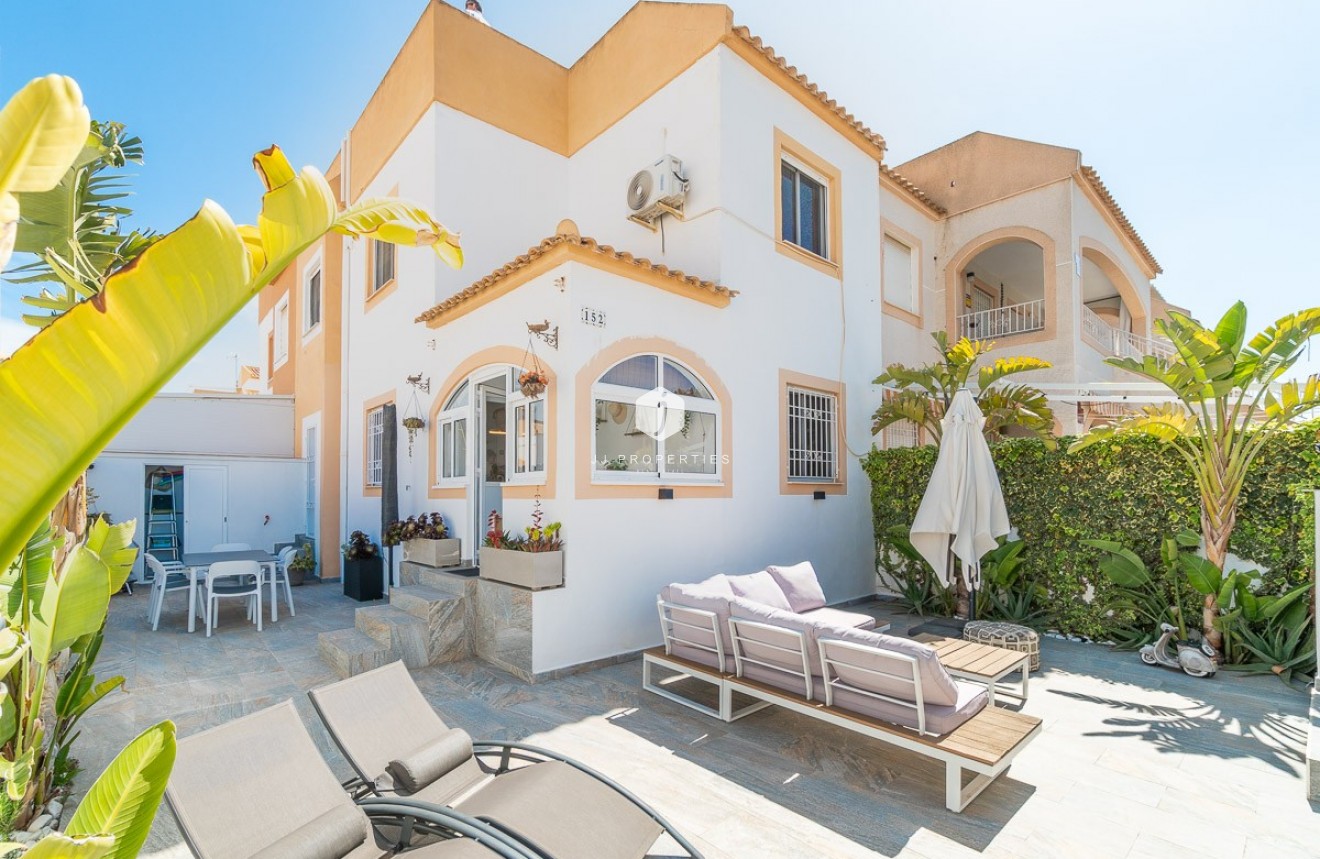 Resale - Chalet -
Torrevieja - Costa Blanca