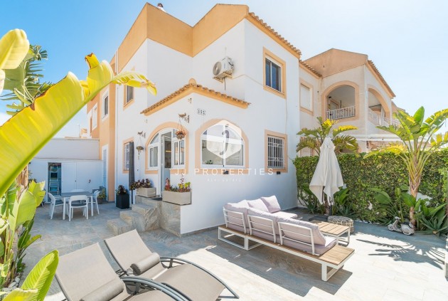 Resale - Chalet -
Torrevieja - Costa Blanca