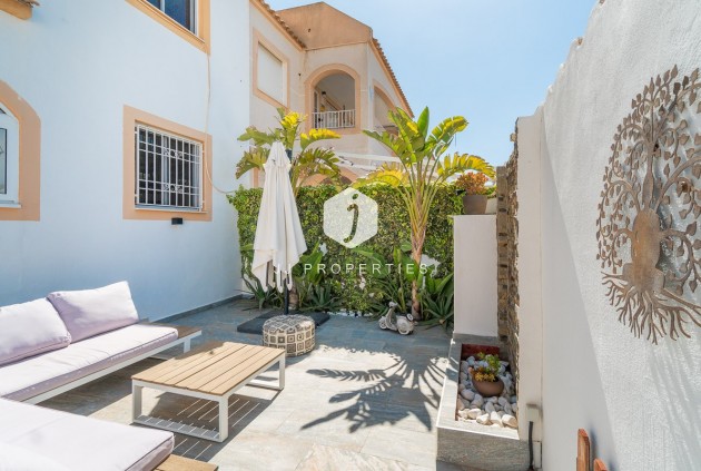 Resale - Chalet -
Torrevieja - Costa Blanca