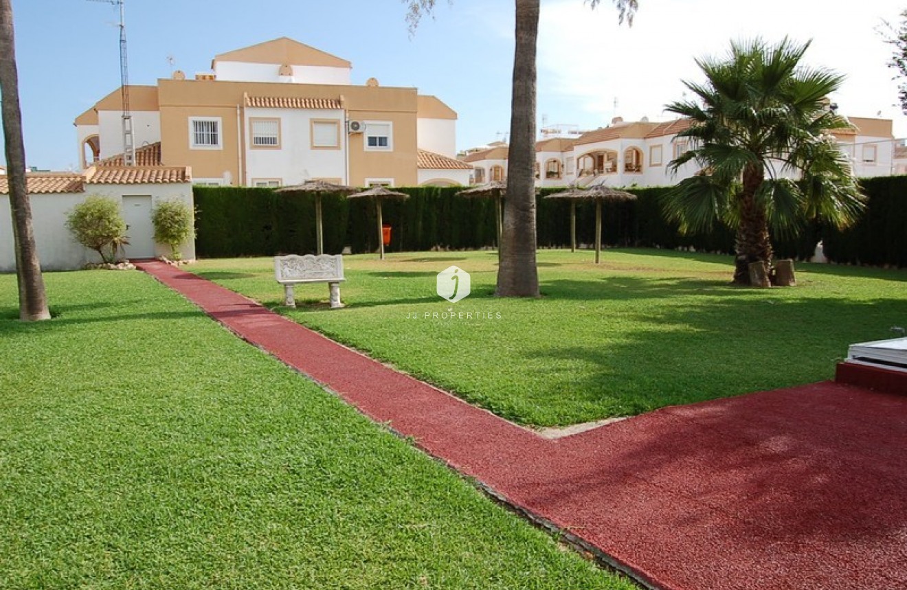 Resale - Chalet -
Torrevieja - Costa Blanca
