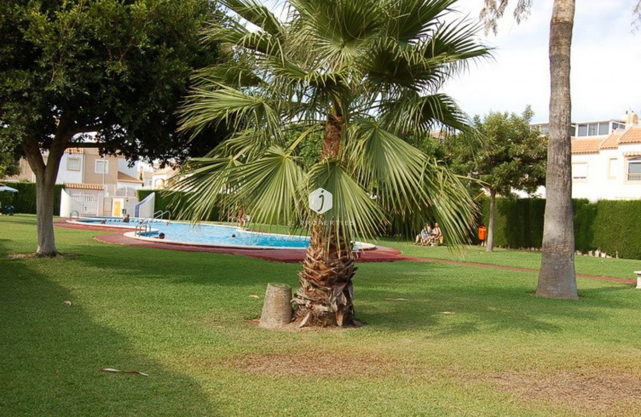 Resale - Chalet -
Torrevieja - Costa Blanca