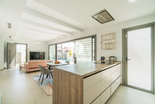 Resale - Villa -
Orihuela Costa - Costa Blanca