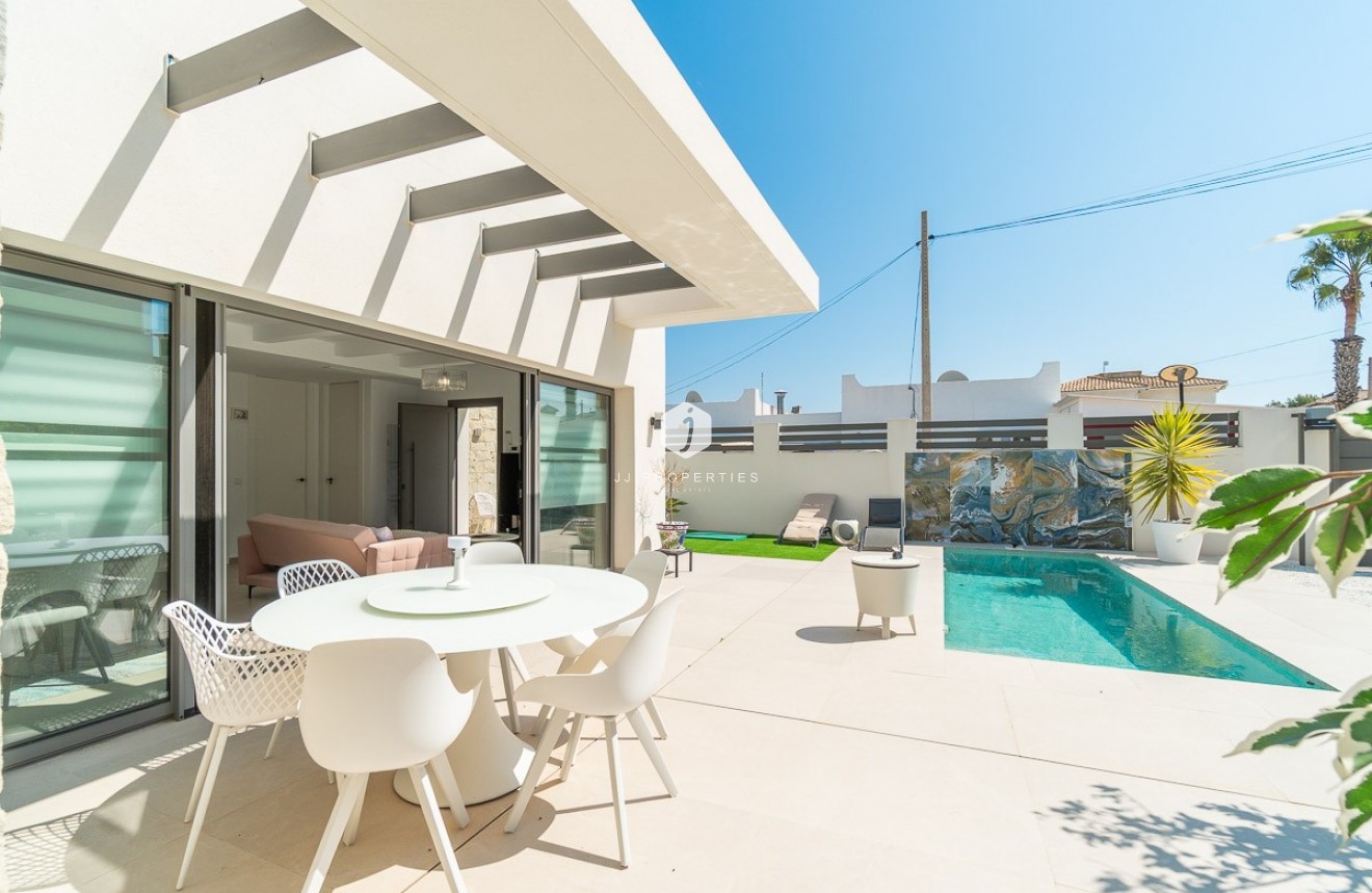 Resale - Villa -
Orihuela Costa - Costa Blanca