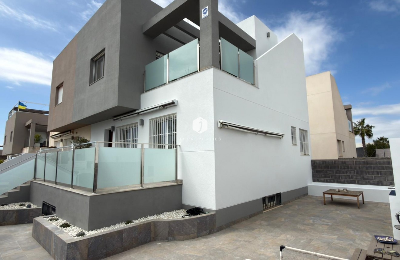 Resale - Villa -
Torrevieja - Costa Blanca