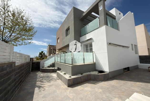 Resale - Villa -
Torrevieja - Costa Blanca