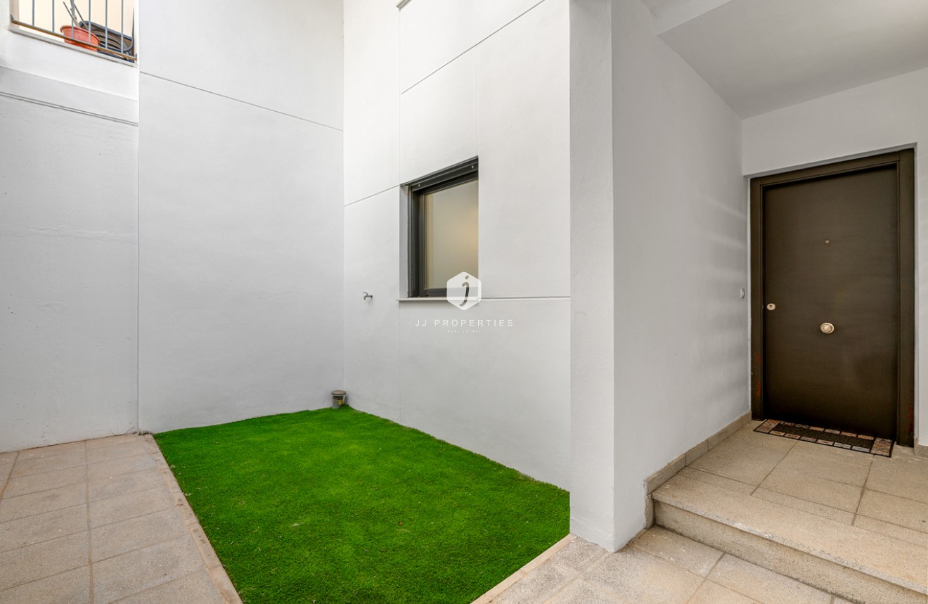 Resale - Apartment / flat -
Campoamor - Costa Blanca