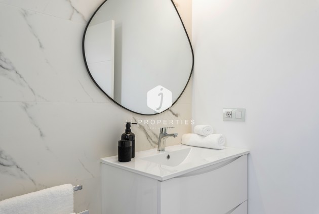 Z drugiej ręki - Mieszkanie w bloku -
San Miguel de Salinas - Inland