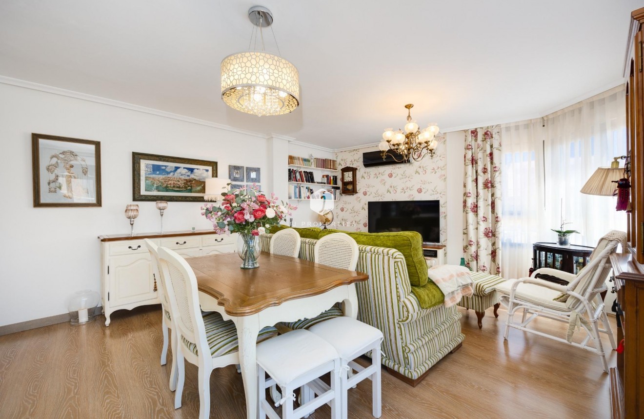 Z drugiej ręki - Daszek -
Torrevieja - Centro