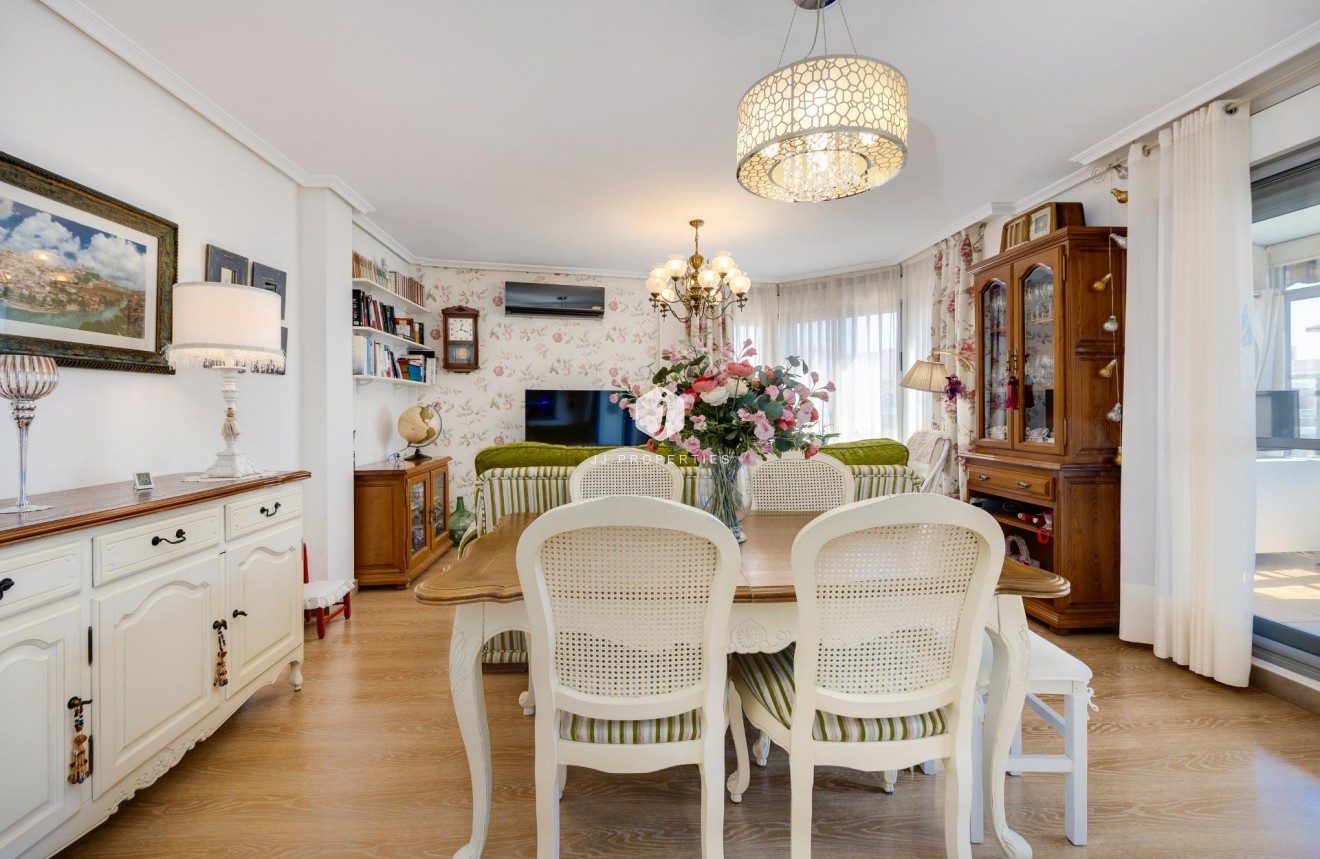 Z drugiej ręki - Daszek -
Torrevieja - Centro