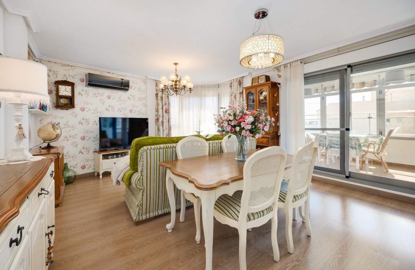 Z drugiej ręki - Daszek -
Torrevieja - Centro