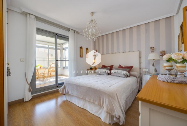 Z drugiej ręki - Daszek -
Torrevieja - Centro