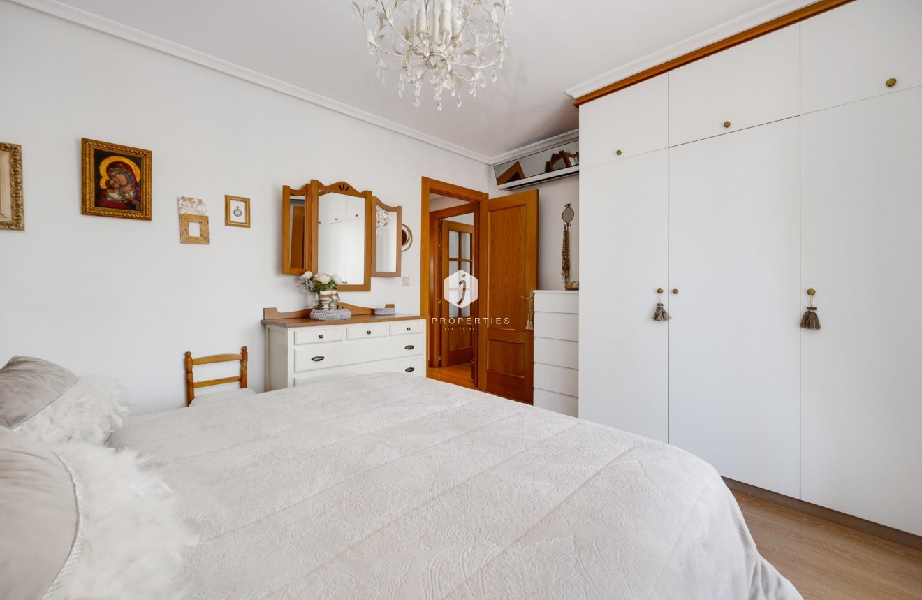 Z drugiej ręki - Daszek -
Torrevieja - Centro