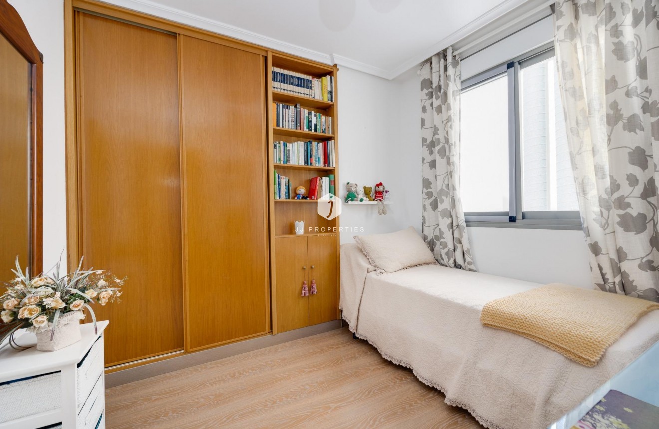 Z drugiej ręki - Daszek -
Torrevieja - Centro