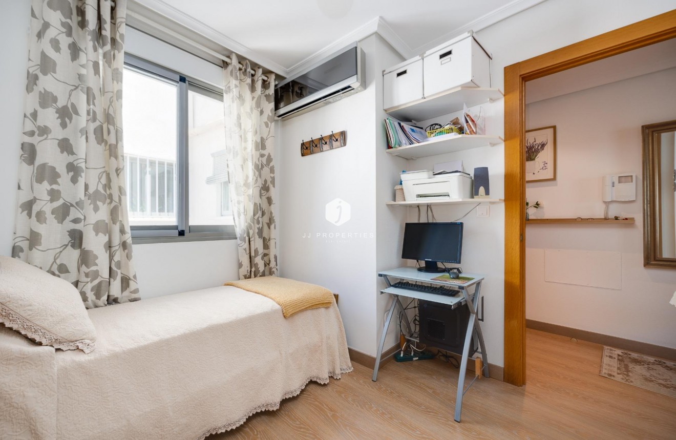 Z drugiej ręki - Daszek -
Torrevieja - Centro