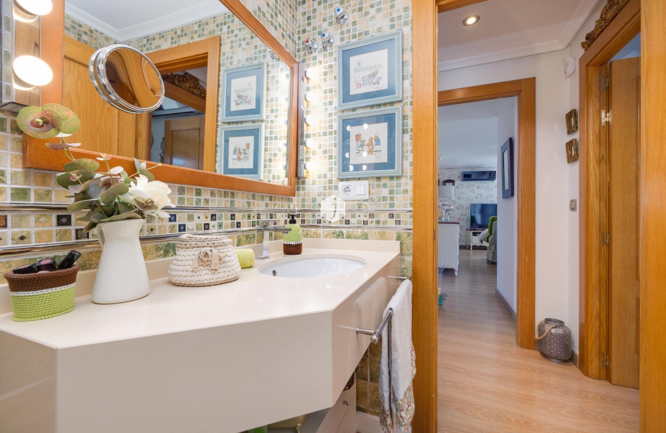 Z drugiej ręki - Daszek -
Torrevieja - Centro