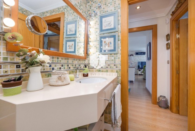 Z drugiej ręki - Daszek -
Torrevieja - Centro