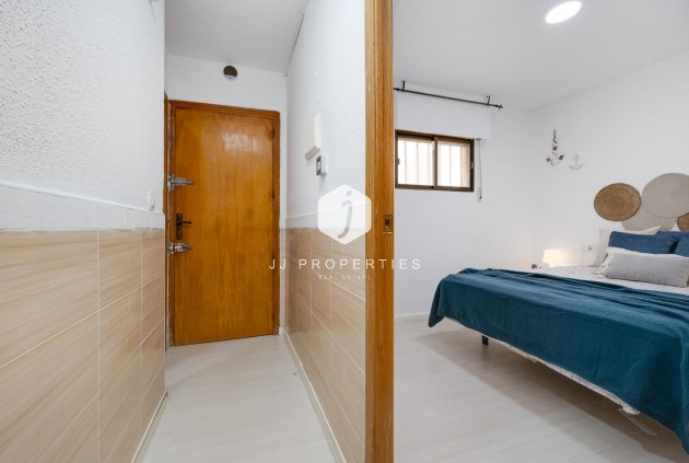 Z drugiej ręki - Mieszkanie w bloku -
Torrevieja - Cabo cervera