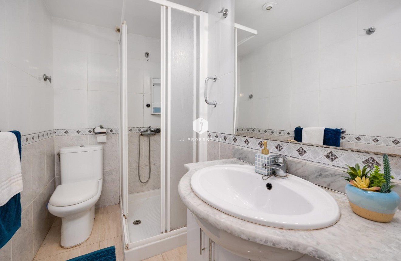 Z drugiej ręki - Mieszkanie w bloku -
Torrevieja - Cabo cervera