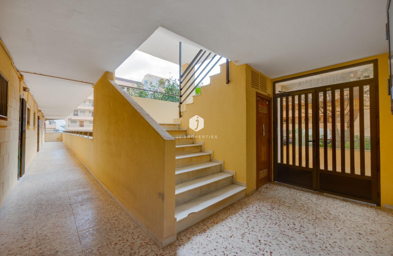 Z drugiej ręki - Mieszkanie w bloku -
Torrevieja - Cabo cervera