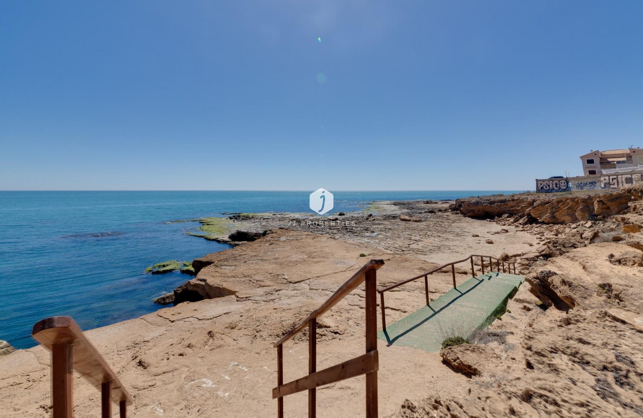 Z drugiej ręki - Mieszkanie w bloku -
Torrevieja - Cabo cervera