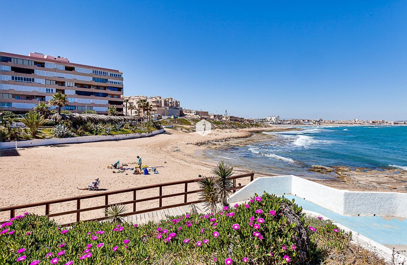 Z drugiej ręki - Mieszkanie w bloku -
Torrevieja - Cabo cervera