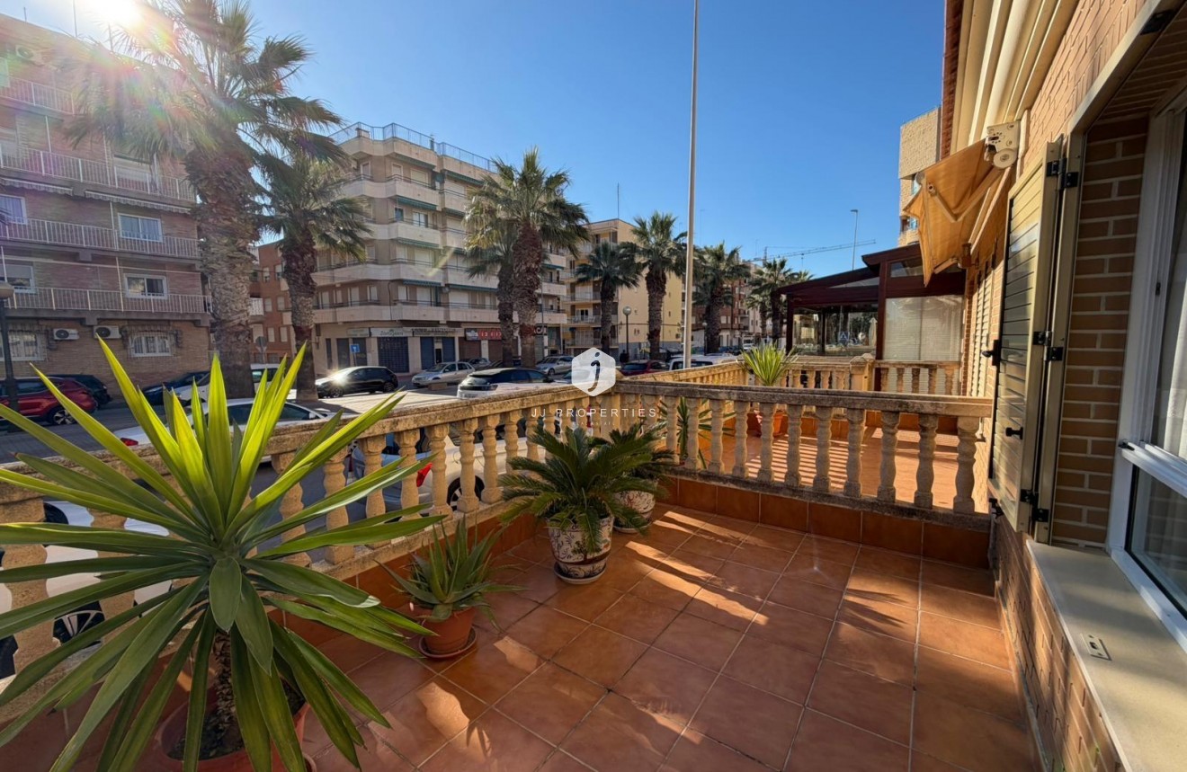 Resale - Chalet -
Guardamar del Segura - Pueblo