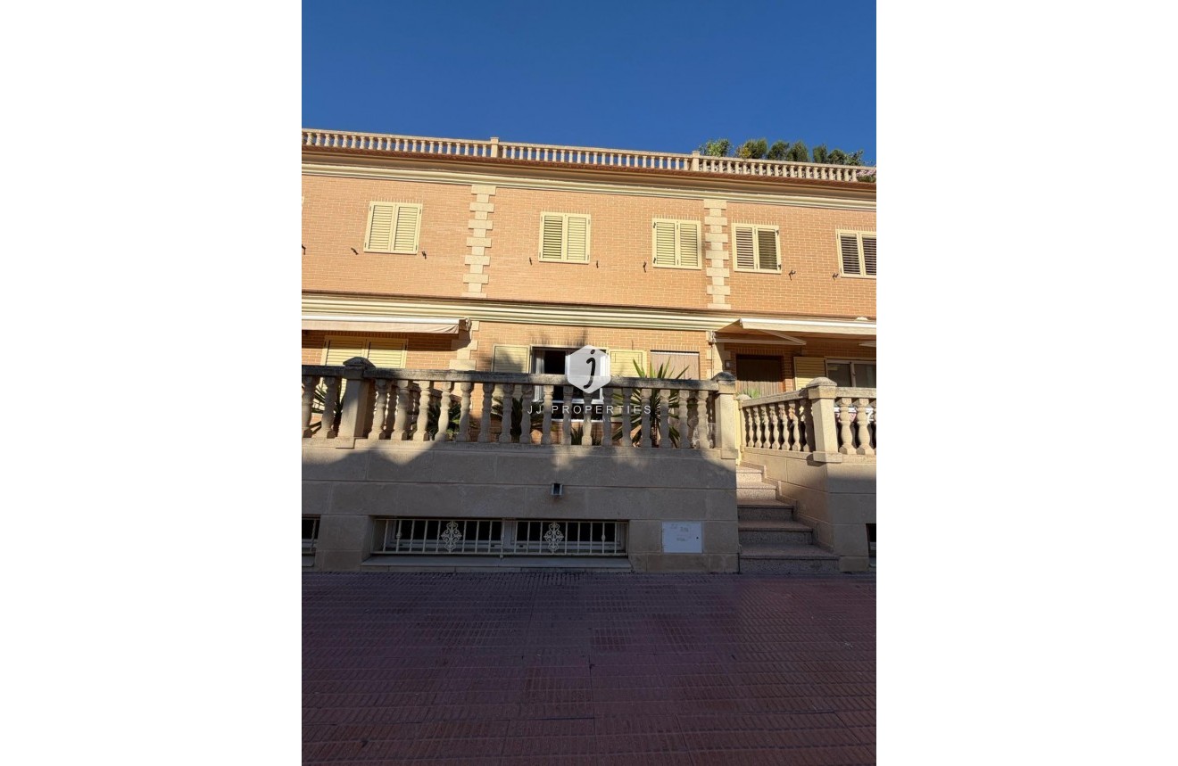 Resale - Chalet -
Guardamar del Segura - Pueblo