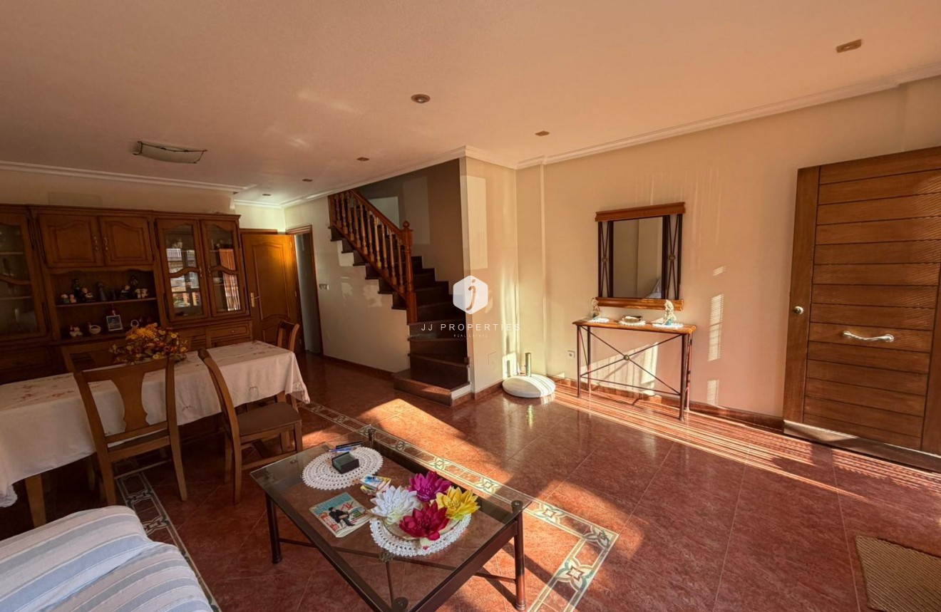 Resale - Chalet -
Guardamar del Segura - Pueblo
