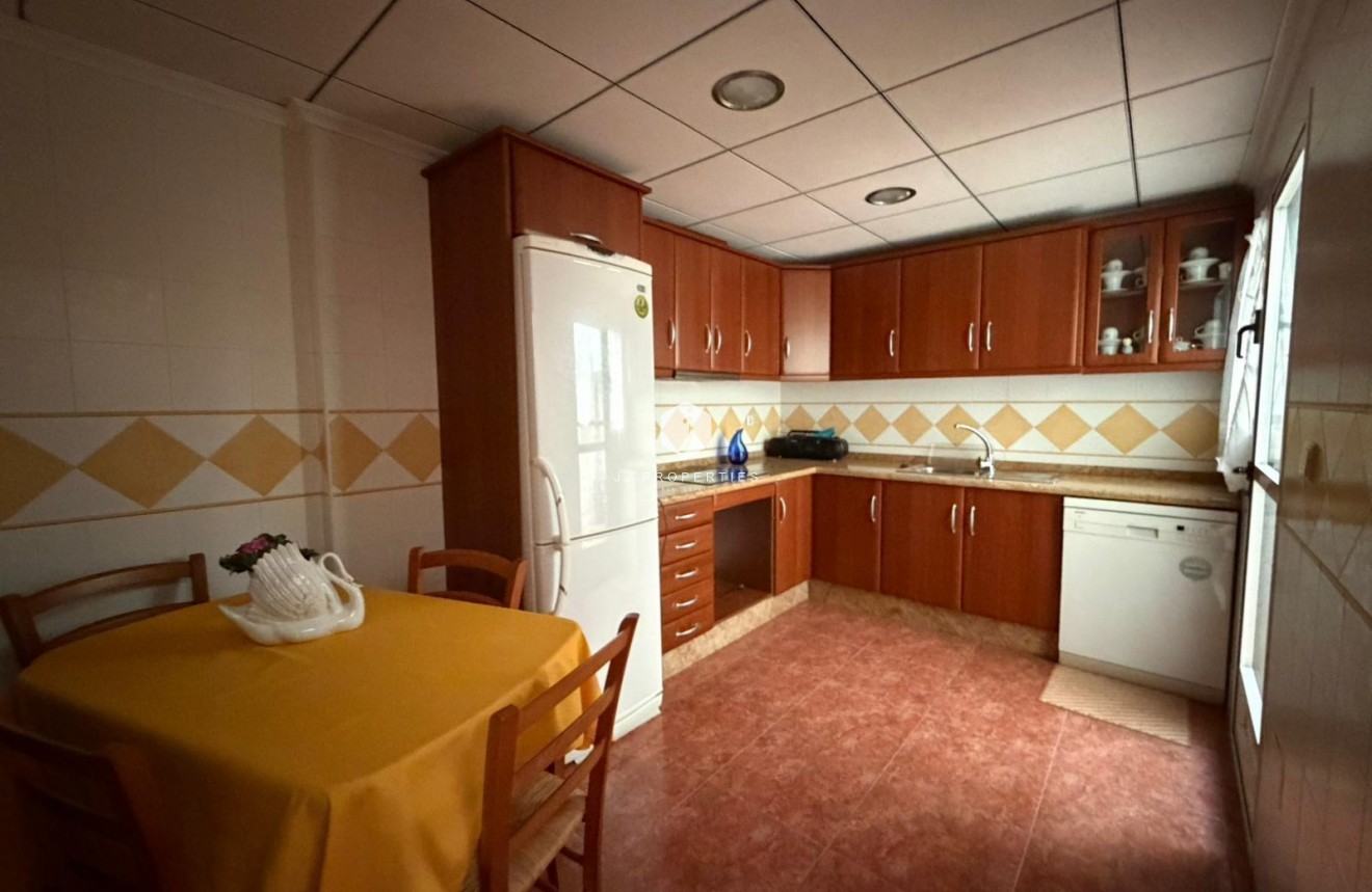 Resale - Chalet -
Guardamar del Segura - Pueblo